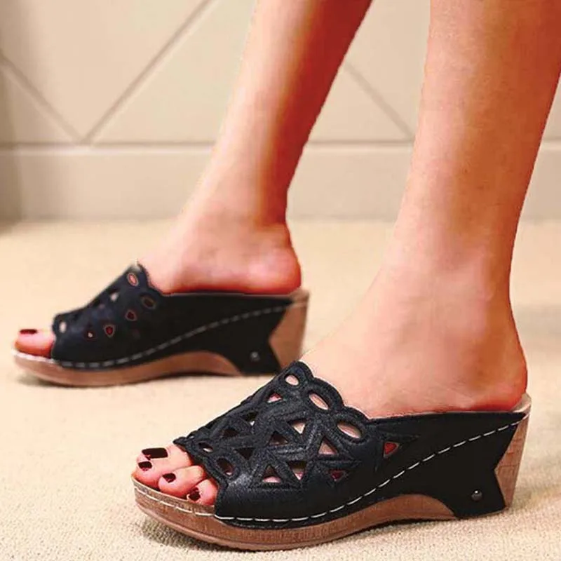 Sandales compensées femmes, chaussures ajourées tendance - image de produit 1